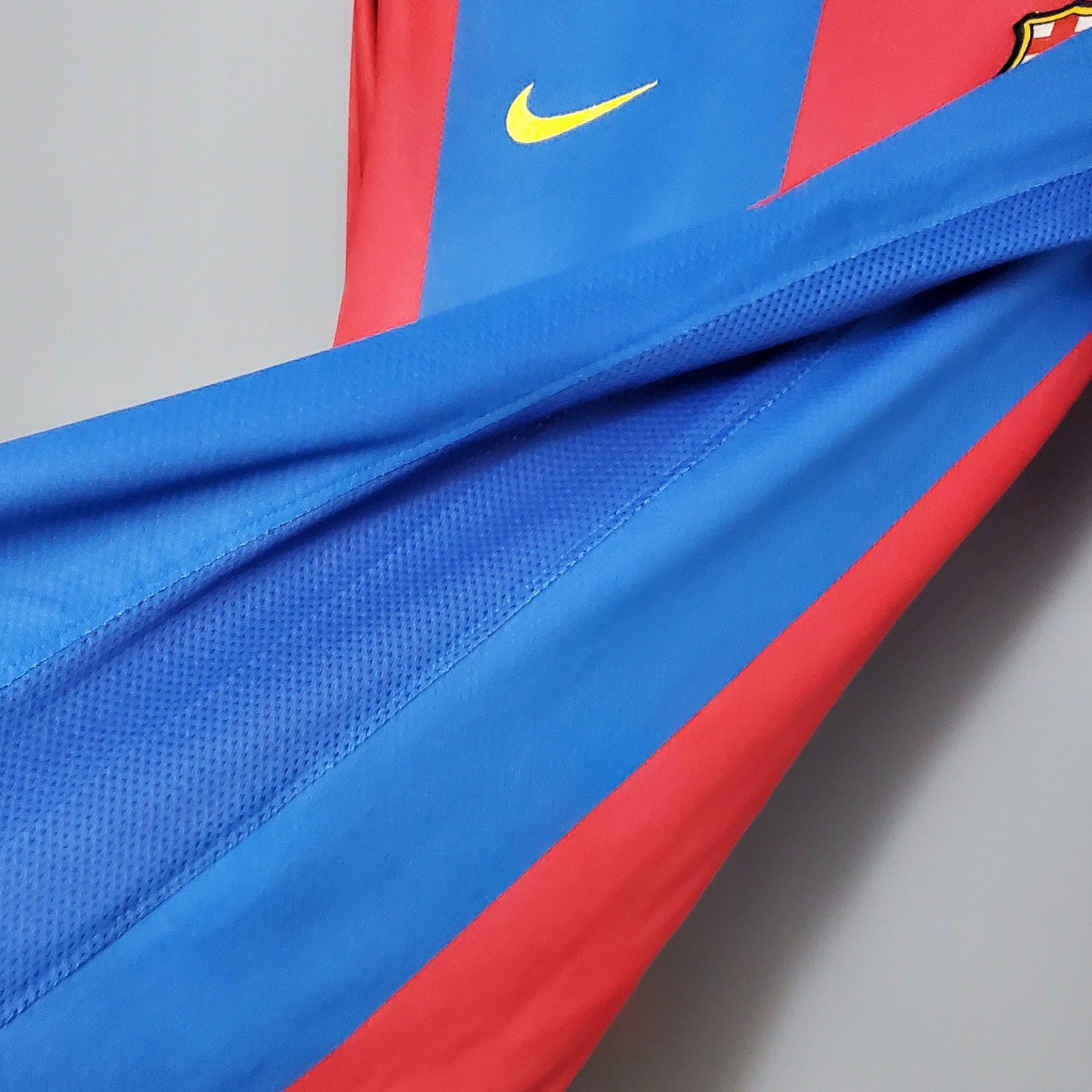 Camisa Barcelona Titular 06/07 - Versão Retrô Manga Comprida