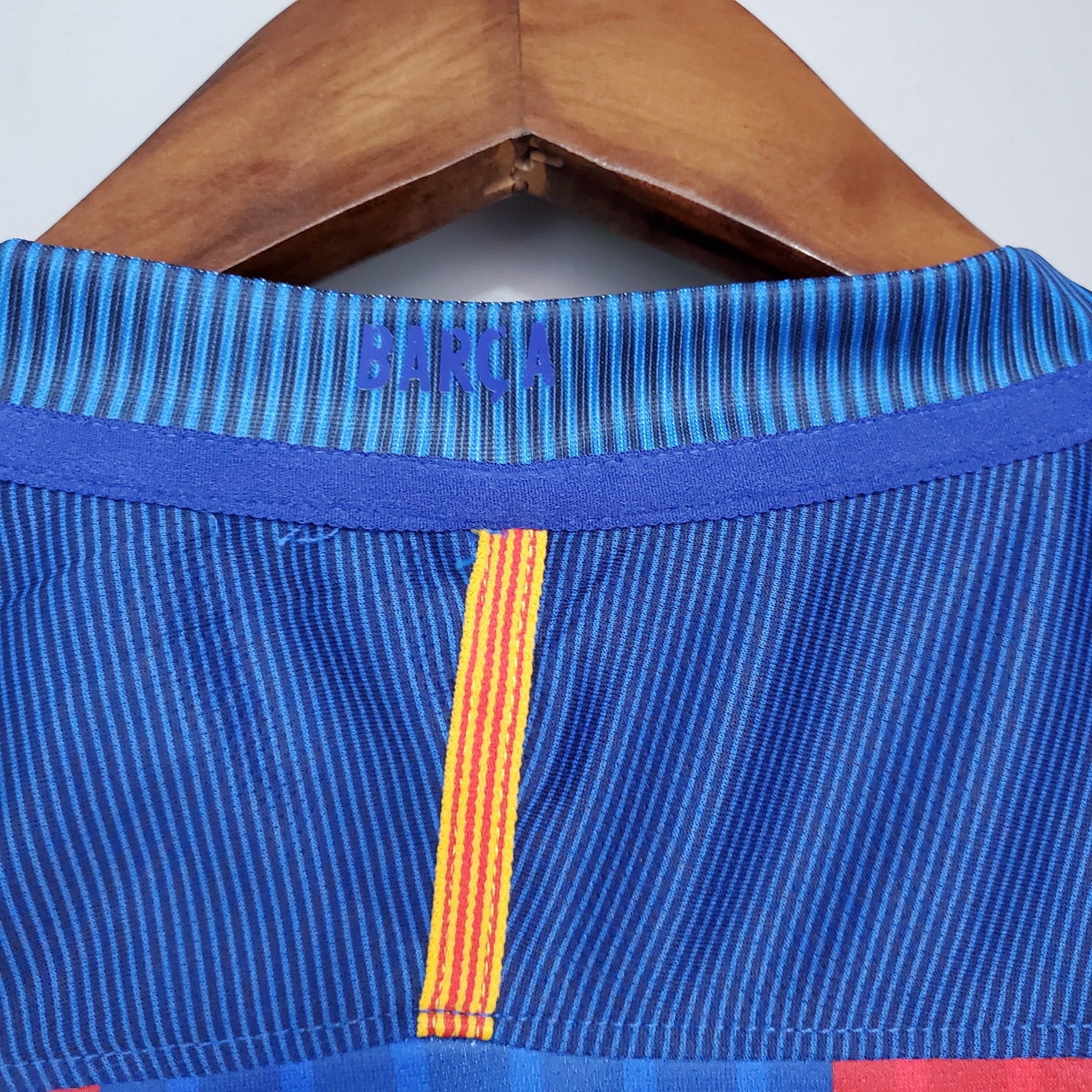 Camisa Barcelona Titular 16/17 - Versão Retrô