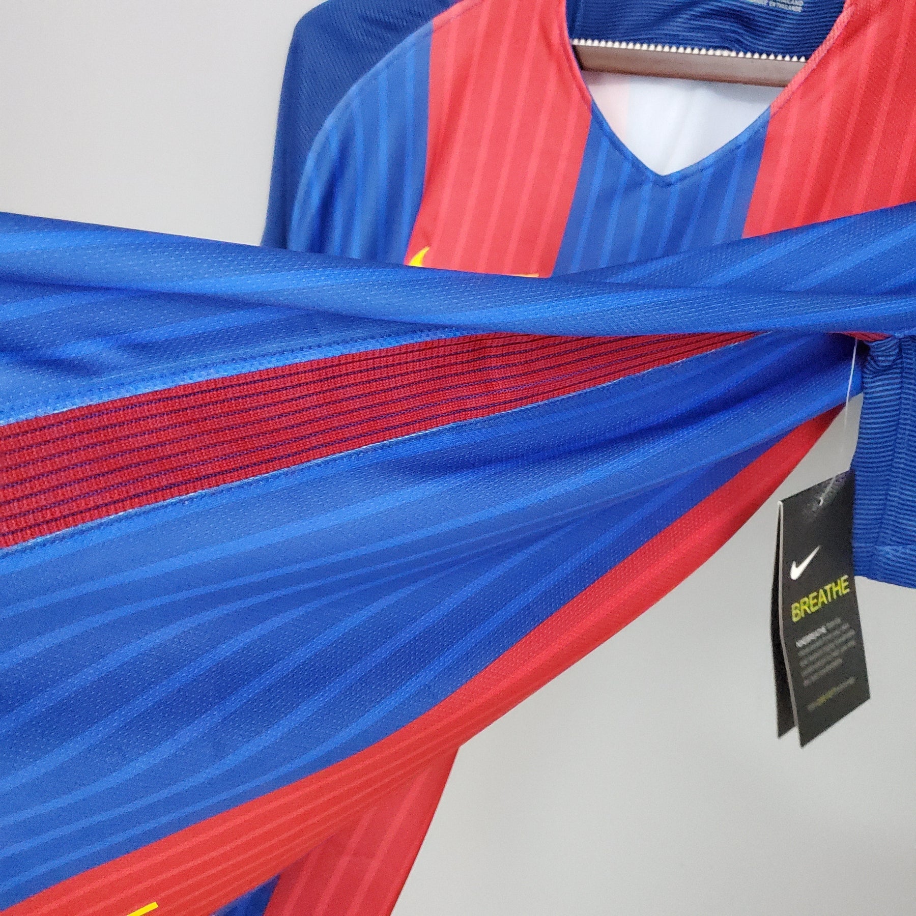 Camisa Barcelona Titular 16/17 - Versão Retrô