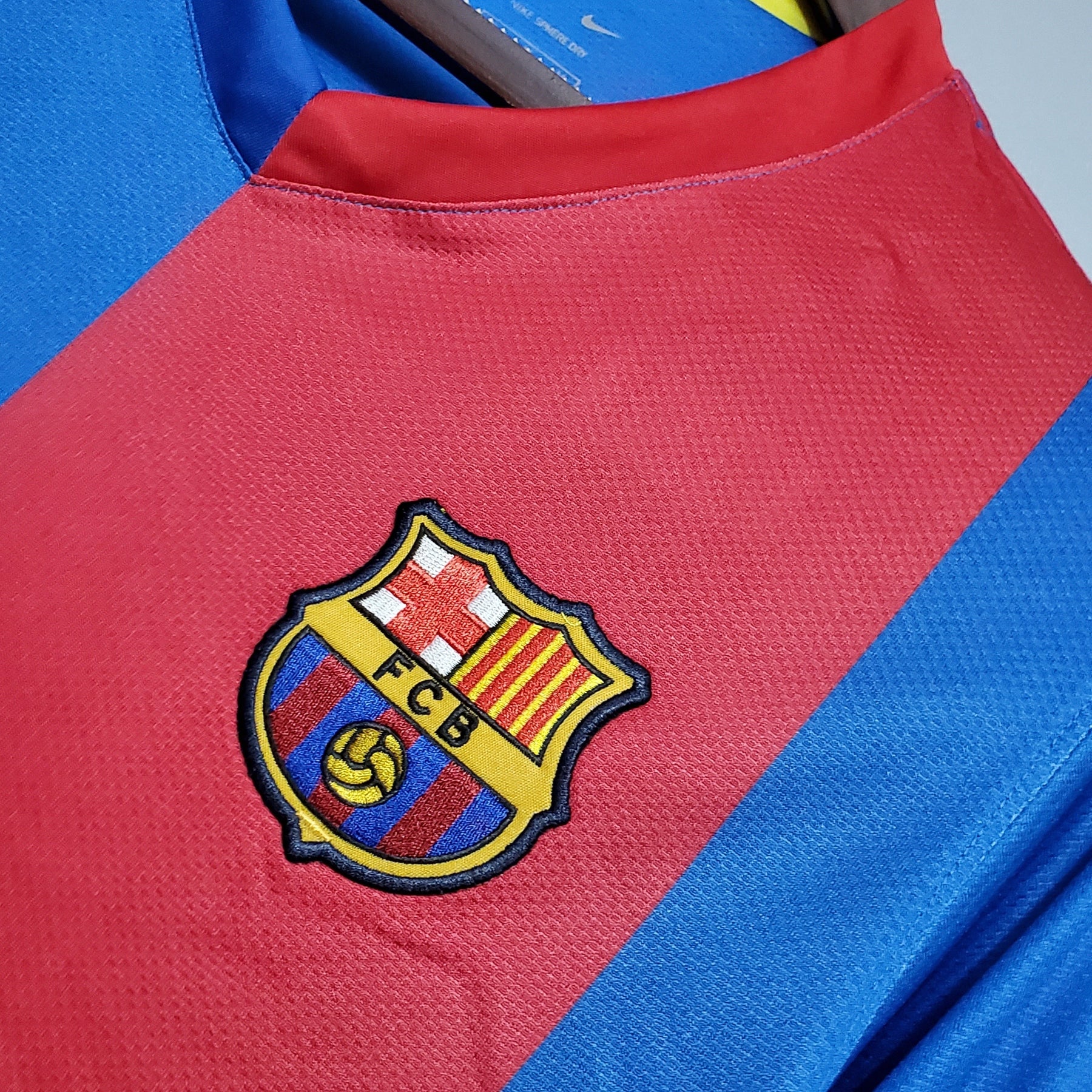 Camisa Barcelona Titular 06/07 - Versão Retrô Manga Comprida