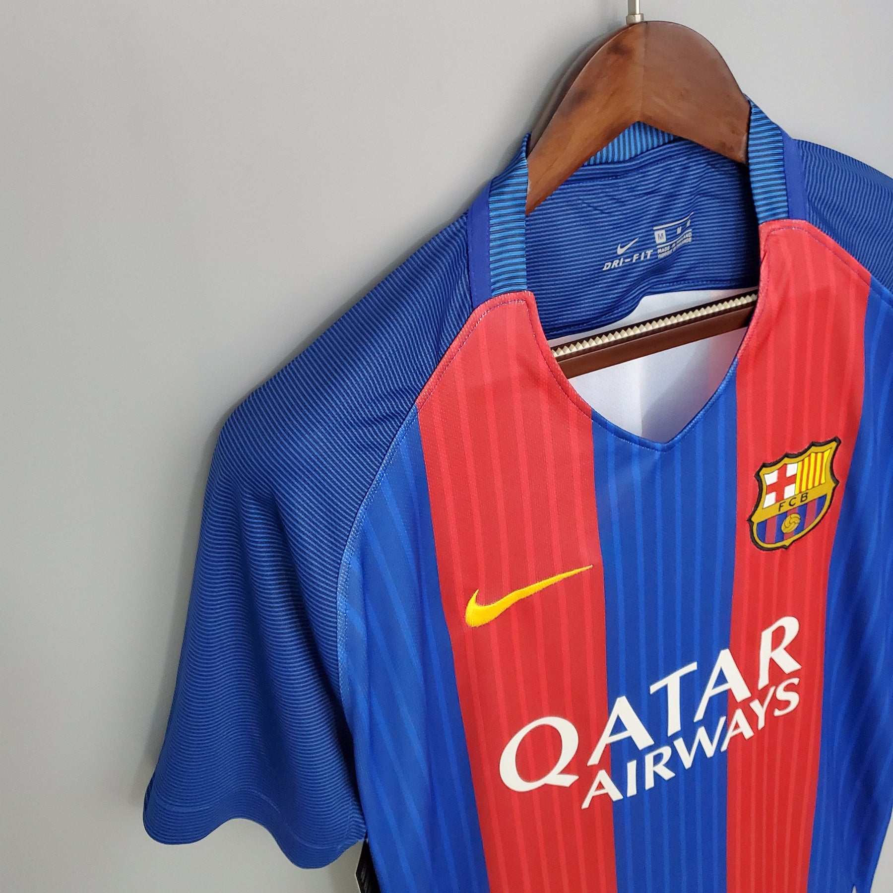 Camisa Barcelona Titular 16/17 - Versão Retrô