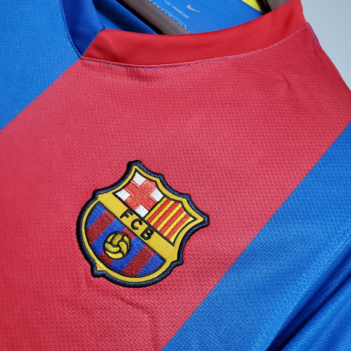 Camisa Barcelona Titular 06/07 - Versão Retrô Manga Comprida